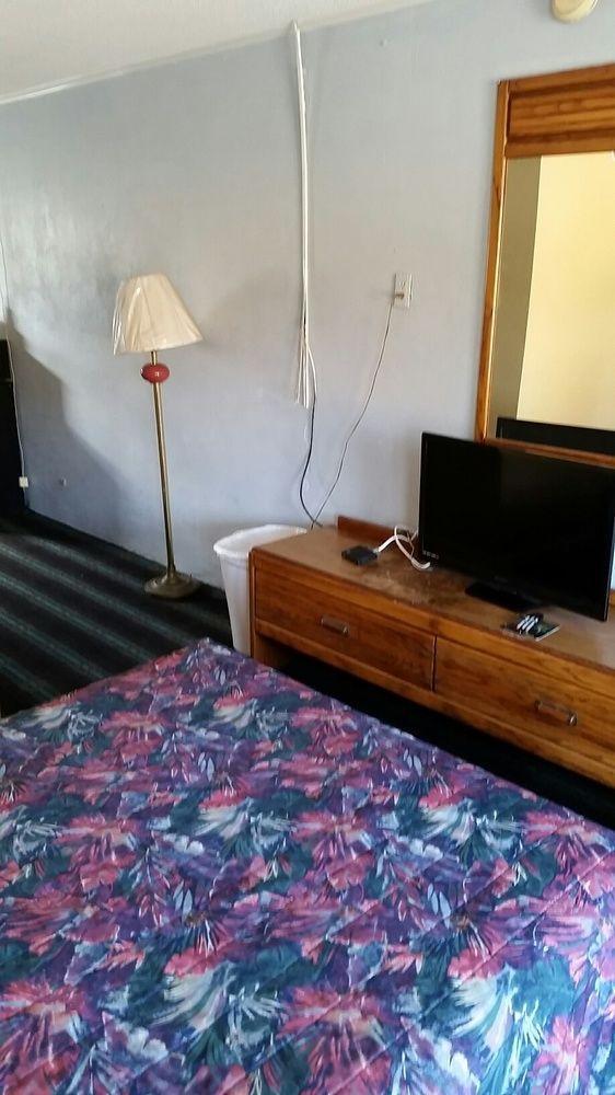 Cooks Motel