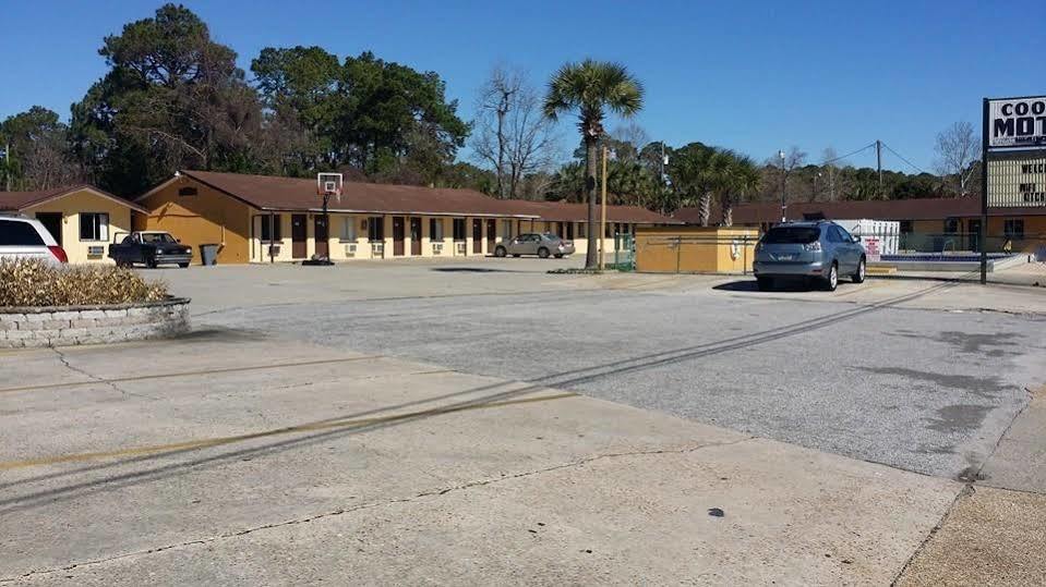 Cooks Motel